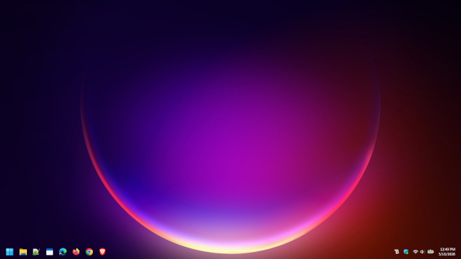 Fully transparent taskbar layout on a Windows 11 desktop setup